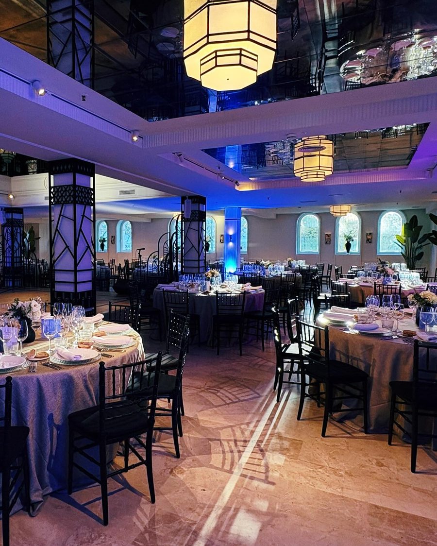 Cena de gala con luz azul en los Salones 5 y 6