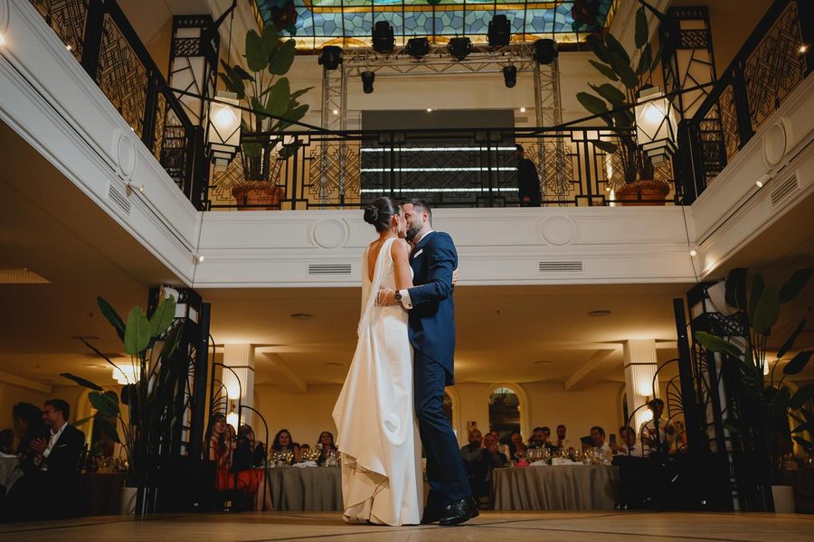 Baile de los novios en el atrio de la planta 5