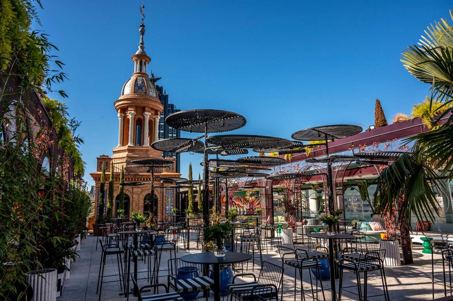 Terraza ABC con el templete y las sombrillas